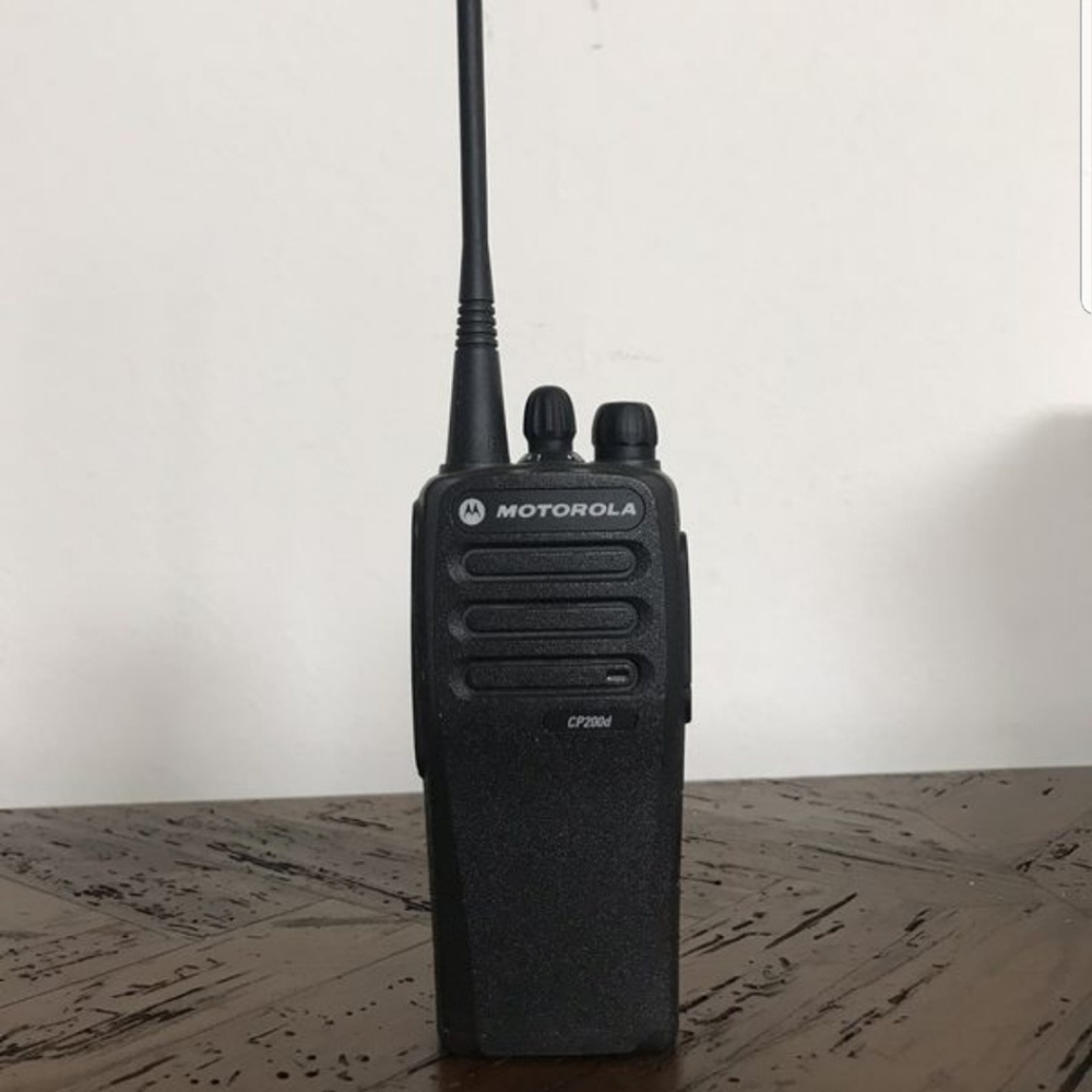MOTOROLA CP200D 2-WAY PORTABLE RADIO